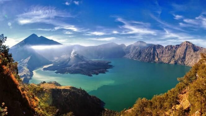 
 Rinjani Memanggil: Kisah 72 Ribu Pendaki dan Pesona Alam yang Memukau