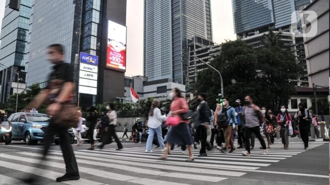 
 Pekerja Jakarta, Gaji di Bawah Rp6,2 Juta? Nikmati MRT, LRT, BRT Gratis!