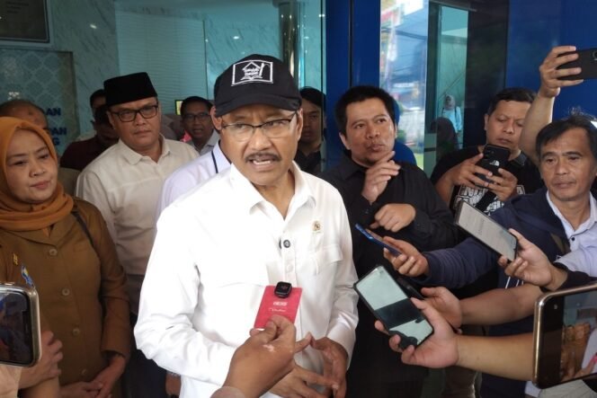 
 Polemik Sekolah Rakyat: Gus Ipul Luruskan Kabar Jadwal Bangun Siswa yang Kontroversial