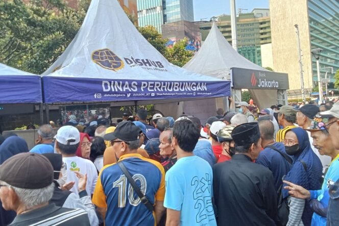 
 Ricuh Pendaftaran Kartu Gratis Lansia di CFD, Warga Ngamuk!