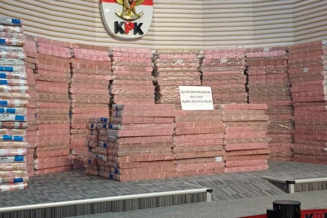 
 Rp300 Miliar Dipamerkan KPK Ternyata Pinjaman BNI, Harus Kembali Sore! Kerugian Taspen Capai Rp1 Triliun