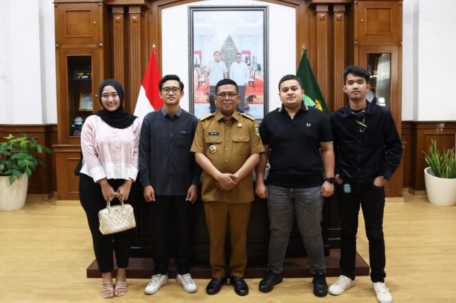 
 Mahasiswa Bersatu, Banten Maju! Gubernur Andra Soni Dukung Penuh Rakernas BEM SI: Bukti Demokrasi Berjalan!