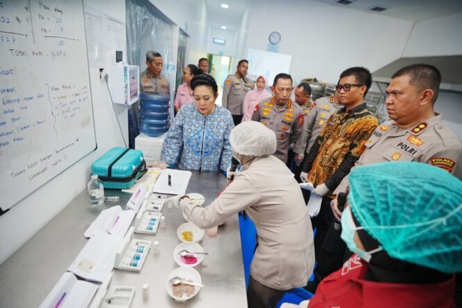 
 Kapolri & DPR Tinjau SPPG Karanganyar: Dukung Penuh Program Makan Bergizi Gratis!