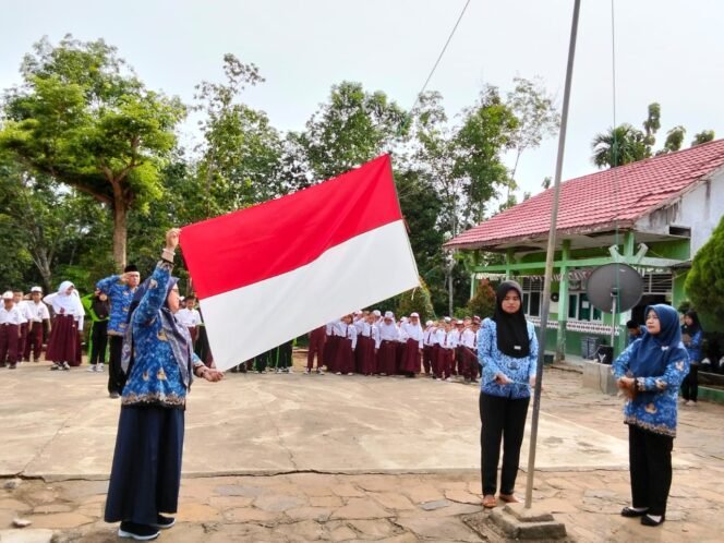 
 SDN 01 Bengkulu Raman Kibarkan Semangat Pahlawan di Hari Pahlawan 2025
