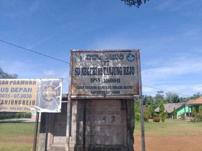 
 Plt. Kepala Sekolah Diduga Selewengkan Dana BOS, Kondisi SDN 02 Tanjung Rejo Memprihatinkan