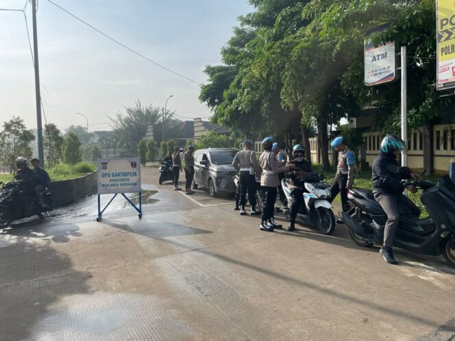 
 Tertib dan Profesional: Propam Polres Serang Perketat Disiplin Anggota di Mapolres