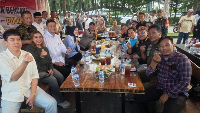 
 Mediasi di Poskotis Cikande: ASPSB Minta Kenaikan UMK Serang 2026 12 Persen, Bupati Janji Pertimbangkan Sesuai Mekanisme