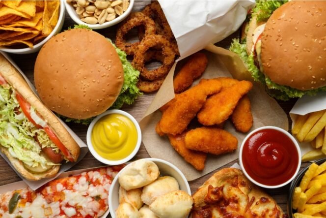 
 5 Bahaya Serius Junk Food yang Perlu Kamu Tahu