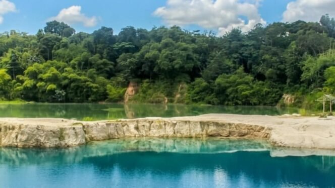 
 Itinerary Banten 1 Hari dari Jakarta: Jelajah Spot Hits Berdua, Bujet Cuma Rp 380 Ribu!