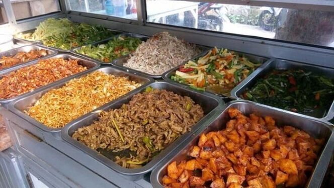 
 Penggemar Warteg Wajib Tahu! 10 Warteg Terenak di Jakarta