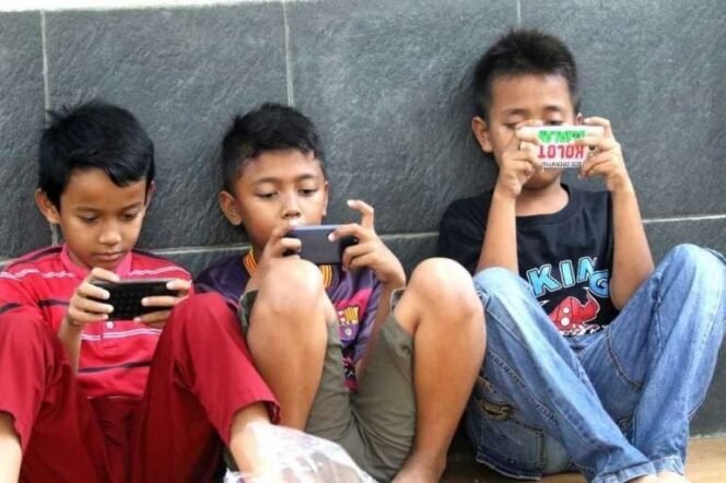 
 Indonesia Jadi Acuan, Malaysia dan Australia Terapkan Aturan Ketat Media Sosial untuk Anak