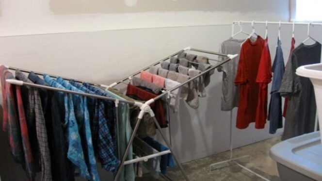 
 Tips Efektif Mencegah Baju Bau Apek Saat Dijemur di Dalam Rumah