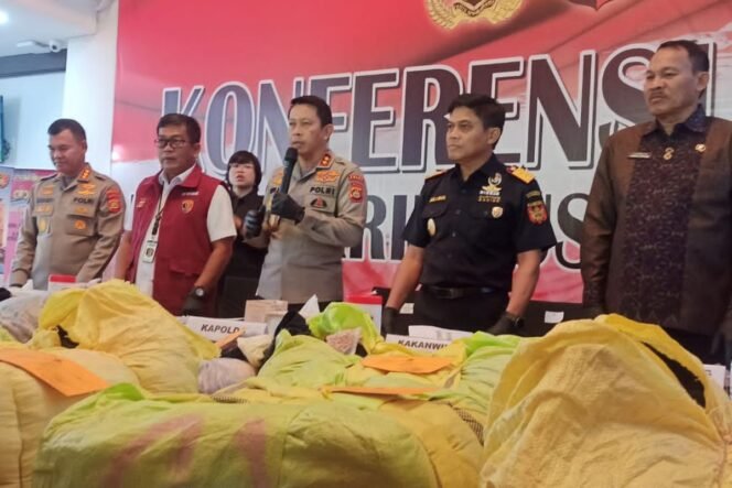 
 Bareskrim Bongkar Jaringan Importir Pakaian Bekas Ilegal, Bali Jadi Pusat Distribusi Rp 669 Miliar