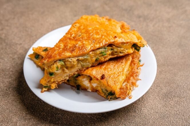 
 Telur Dadar Padang Tebal dan Empuk Tanpa Tepung, Trik Sederhana ala Dapur Rumah