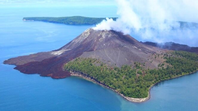 
 Gunung Anak Krakatau Naik ke Level II, Warga di Sekitar Diminta Waspada