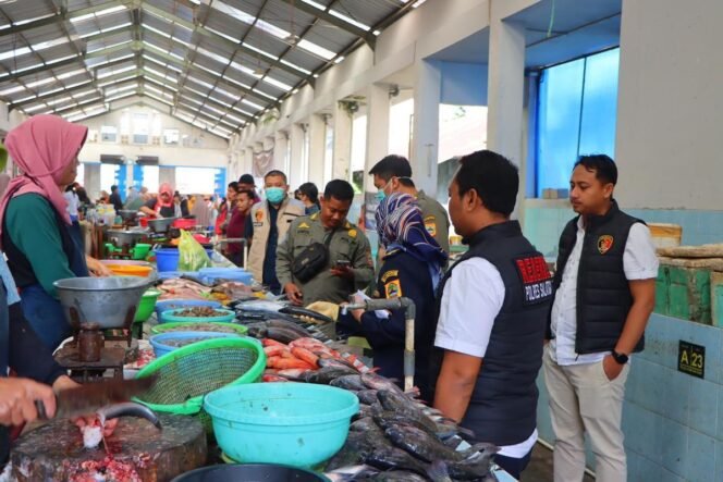 
 Petugas Temukan Kandungan Klorin dan Formalin di Makanan Pasar Tradisional