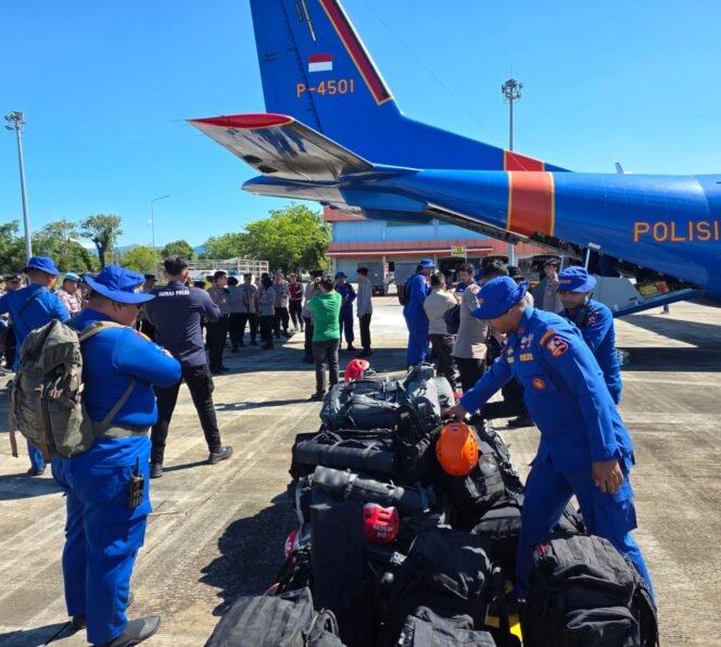
 Pesawat CN 295 Bawa Bantuan Besar dan Tim SAR ke Aceh–Sumbar