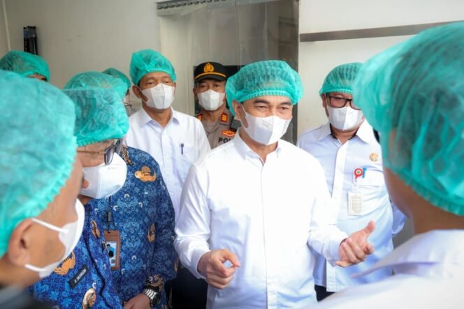 
 Wagub Banten Tinjau SPPG Parung Serab, Pastikan Program Makan Bergizi Gratis Berjalan Optimal