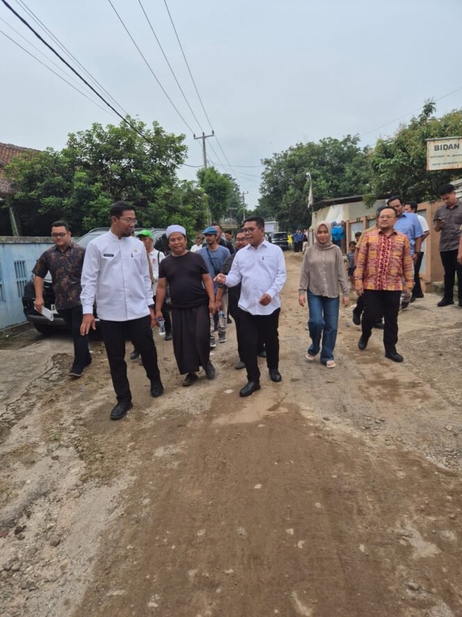 
 Pemprov Banten Percepat Perbaikan Jalan Menuju Destinasi Wisata Jelang Libur Nataru 2025/2026