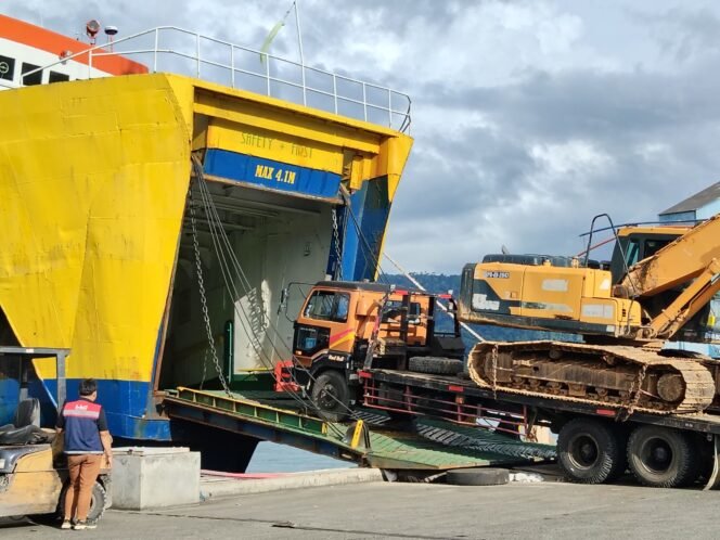 
 Gerak Cepat KMP Jatra II Angkut 50 Ton Bantuan dan Alat Berat untuk Sumatera Pascabencana