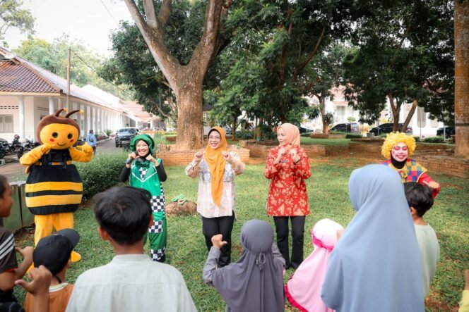 
 Lewat Dongeng Kura-Kura dan Buaya, Anak-anak Banten Diajarkan Peduli Lingkungan