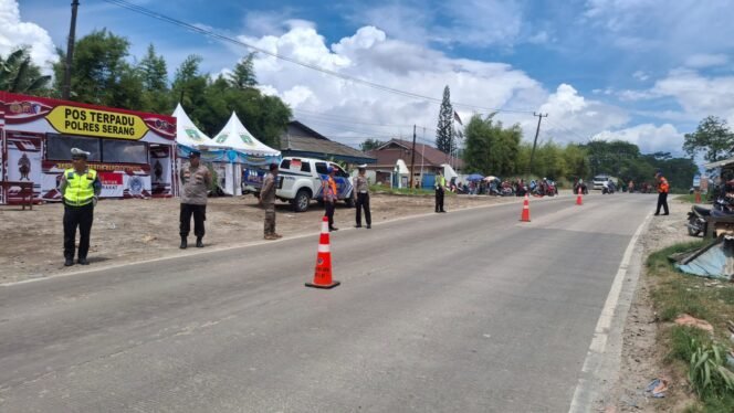 
 Polres Serang Lakukan Penyekatan Truk Tambang, Tegakkan Jam Operasional Sesuai Keputusan Gubernur