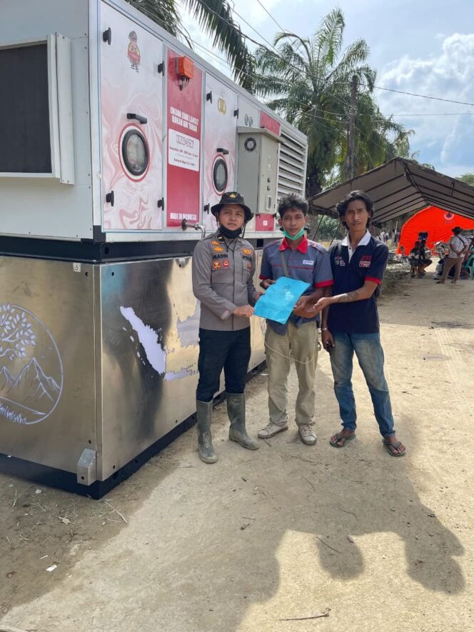 
 Polres Aceh Tamiang Terima Mesin Penghasil Embun Siap Minum untuk Bantu Warga Pascabanjir