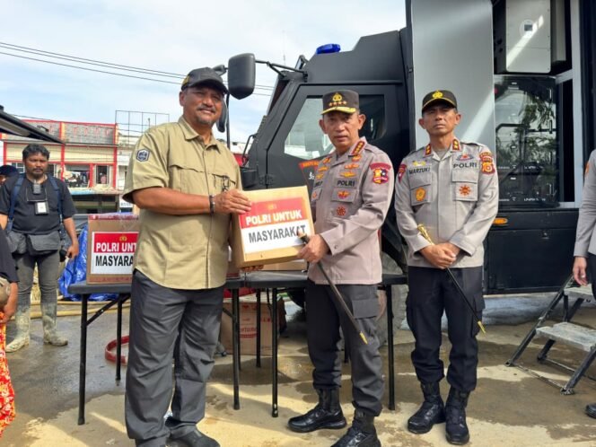 
 Kapolri Listyo Sigit Prabowo Tinjau Posko Pengungsian Aceh Tamiang dan Salurkan Bantuan Bencana