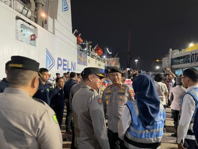 
 Polri Kerahkan 250 Personel Brimob dan Bidokkes untuk Misi Kemanusiaan ke Aceh