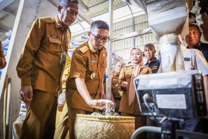 
 Gubernur Banten Pastikan Ketersediaan Beras Aman Hingga Awal 2026