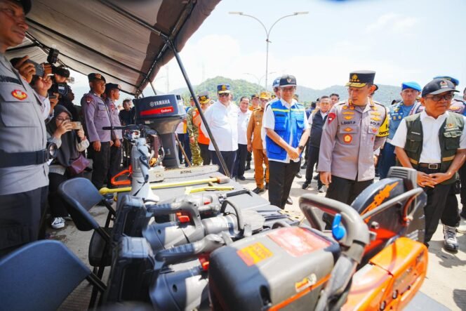 
 Kapolri Pastikan Arus Mudik Nataru 2025 Aman dan Nyaman di Pelabuhan Merak