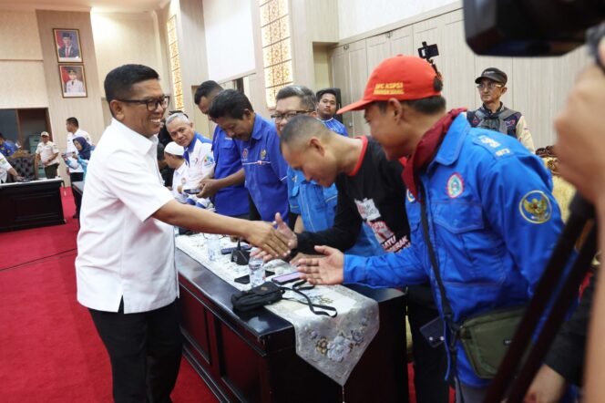 
 Gubernur Banten Tetapkan UMP 2026 Naik 6,74 Persen, Kesejahteraan Buruh Jadi Perhatian