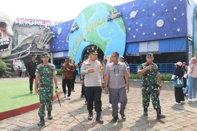 
 Kapolresta Tangerang Turun Langsung Amankan Objek Wisata Saat Libur Natal