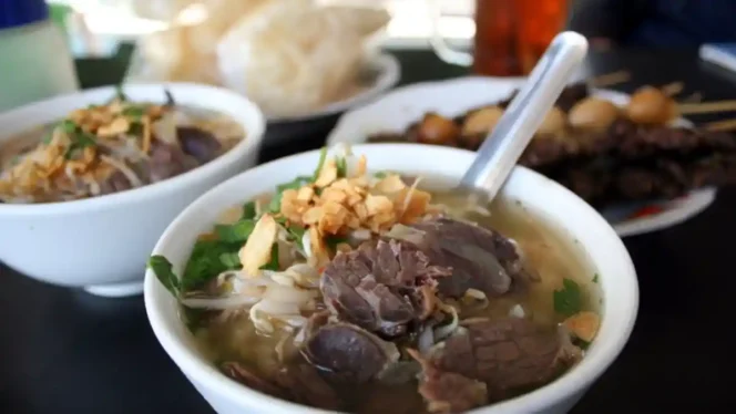 
 Rekomendasi Soto Terenak di Banten: Kuliner Hangat yang Wajib Dicoba Saat Musim Hujan