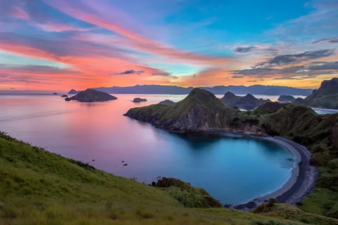 
 6 Destinasi Liburan Akhir Tahun 2025 di Labuan Bajo yang Menawarkan Keindahan Alam Terbaik